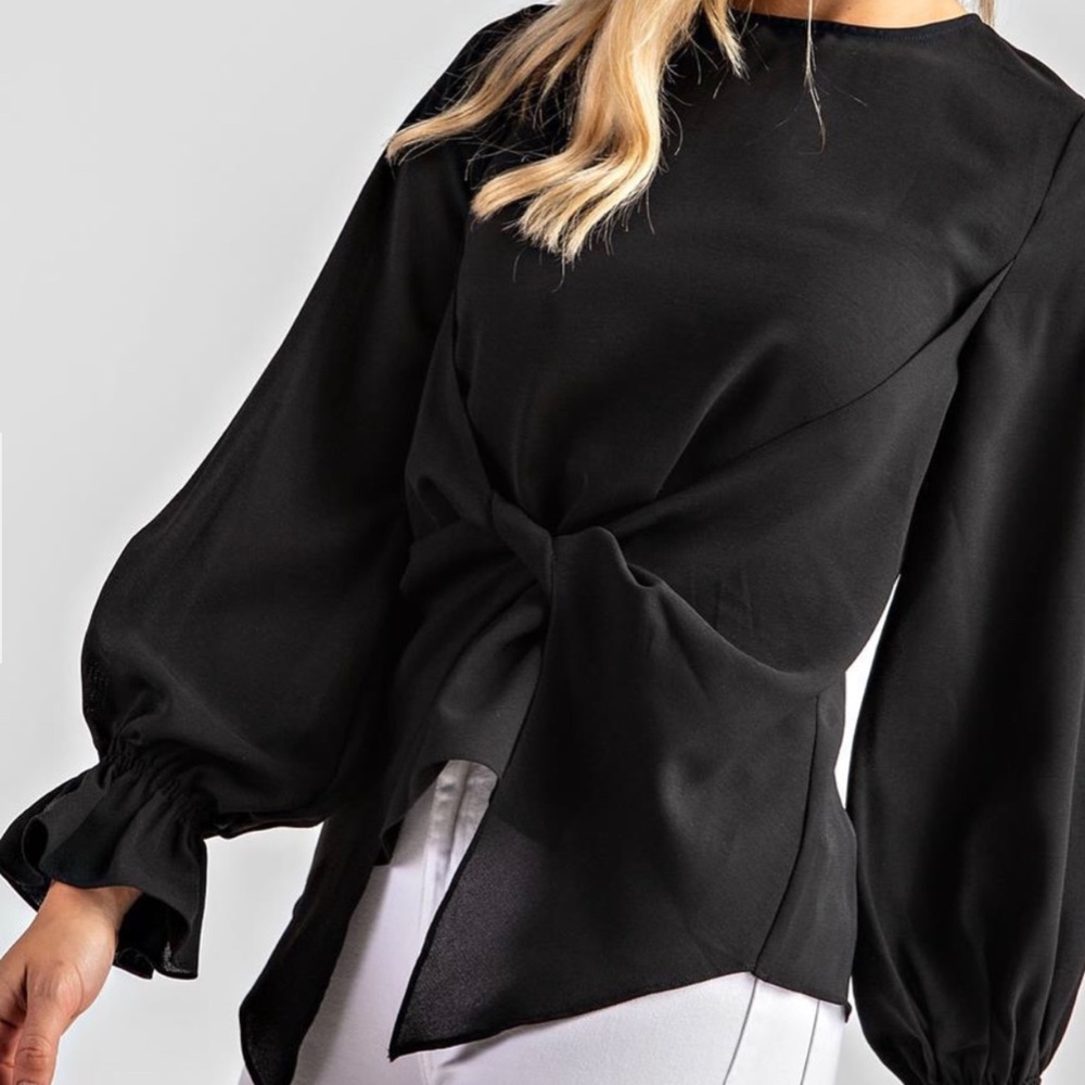 *NEW* TWIST-FRONT RUFFLE CUFF TOP